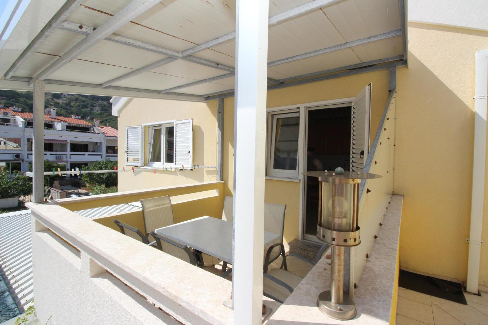 Apartments Mikulan Beach Baska  Bilik gambar